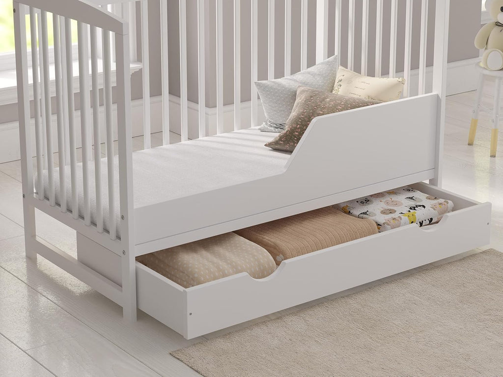 Love For Sleep lit bébé évolutif en bois blanc 120 × 60 cm avec matelas mousse, tiroir, barrière de sécurité et protections en silicone, modèle Jacob