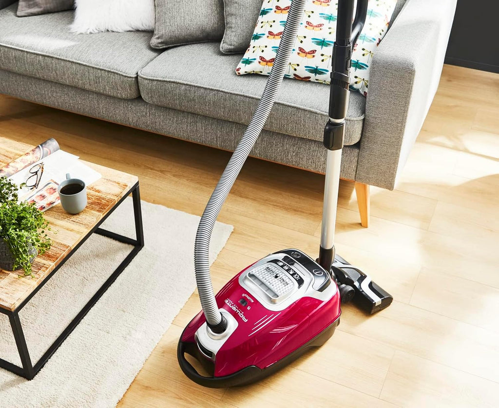 Rowenta Aspirateur avec sac, Silencieux, Performant, Basse consommation d’énergie, Haute filtration, Capacité 4,5 L, Accessoires poils d'animaux, Fabriqué en France, Silence Force, Rouge RO7473EA