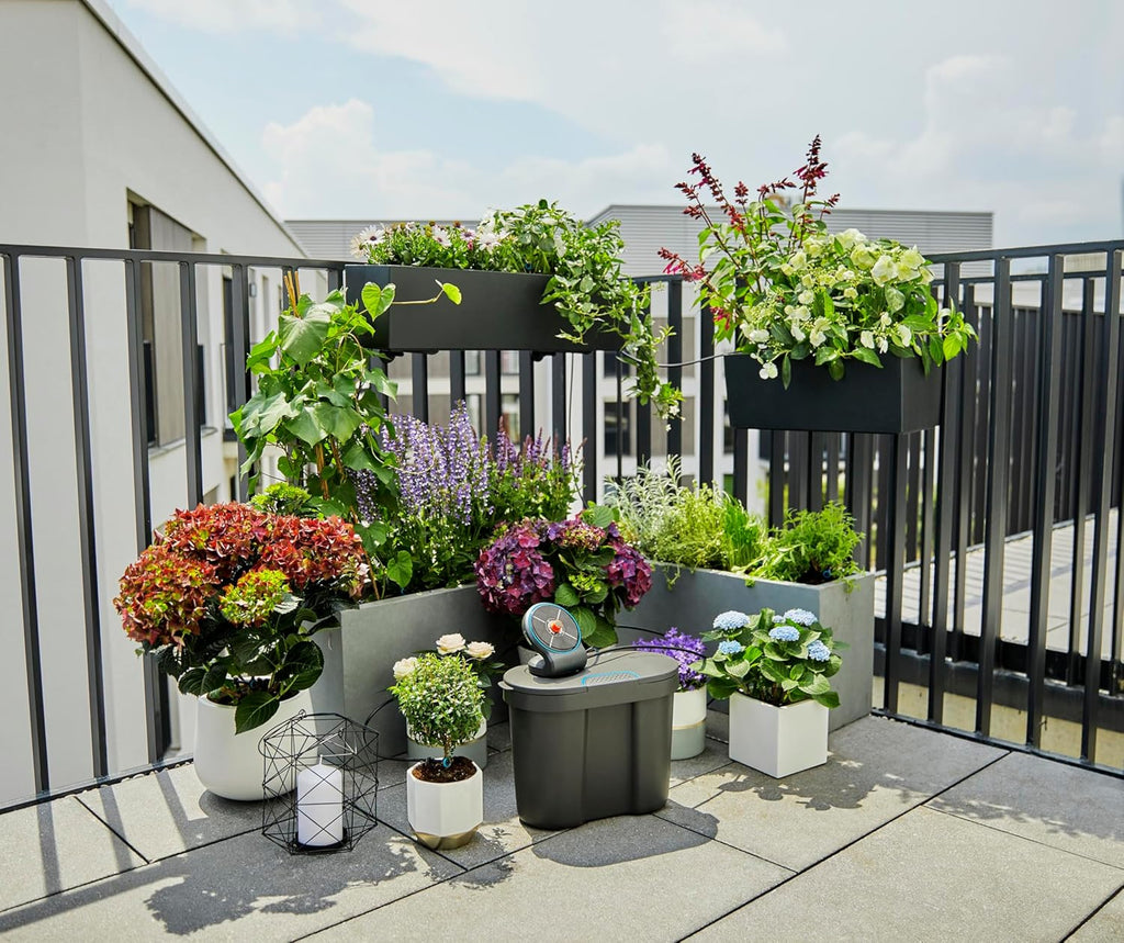 Gardena Aquabloom Solution d'arrosage Automatique Solaire avec réserve d'eau: jusqu'à 20 Plantes pour terrasse ou Balcon, arrosage Goutte à Goutte, 14 programmes d'arrosage (13301-20)