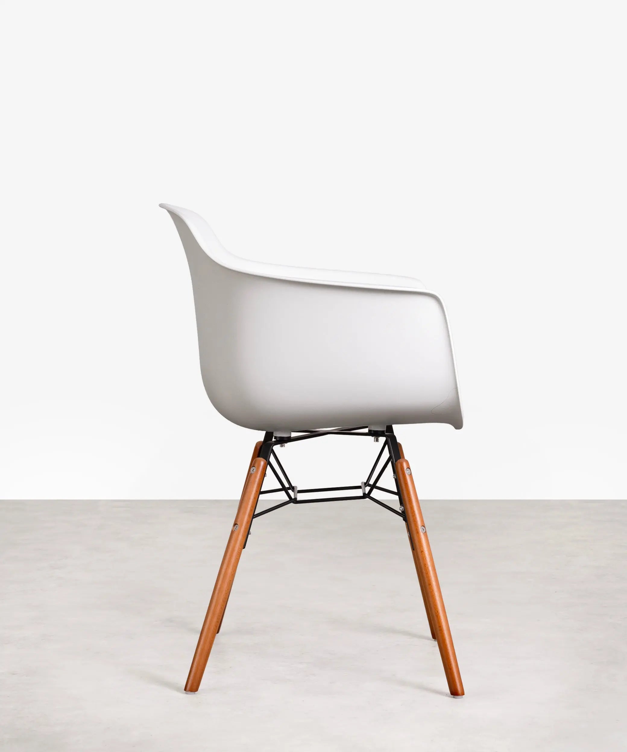 Silla de Polipropileno y Madera Elon Arms