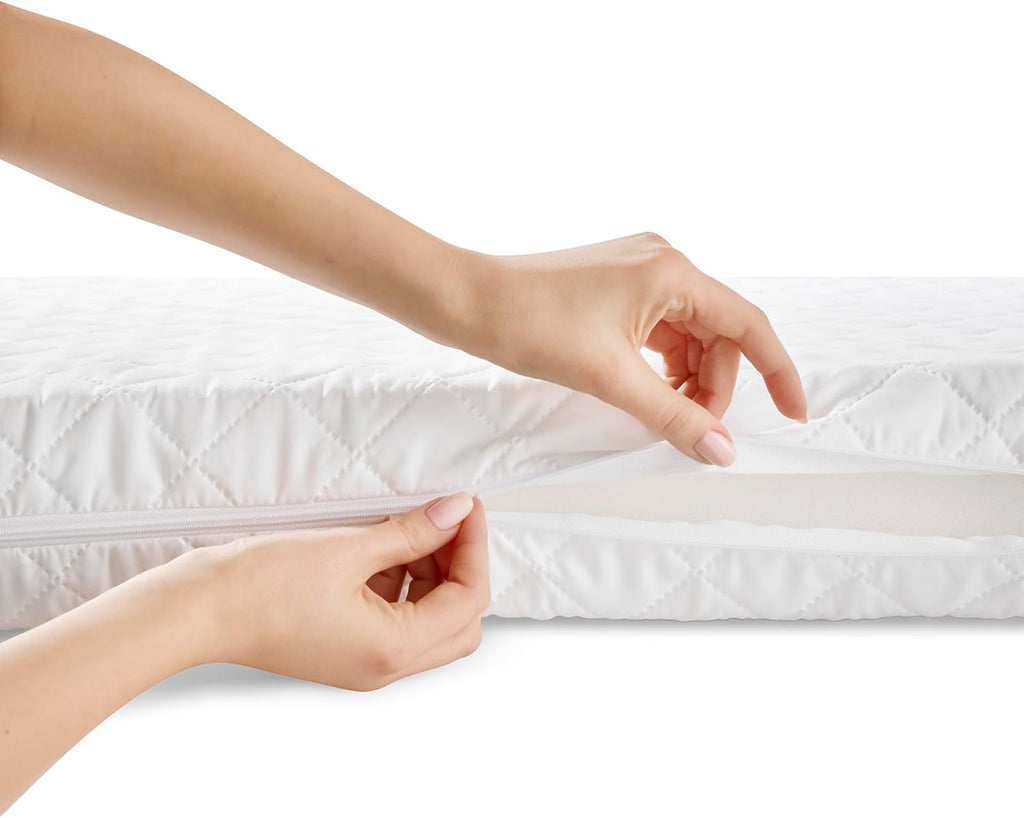 Love For Sleep lit bébé évolutif en bois blanc 120 × 60 cm avec matelas mousse, tiroir, barrière de sécurité et protections en silicone, modèle Jacob