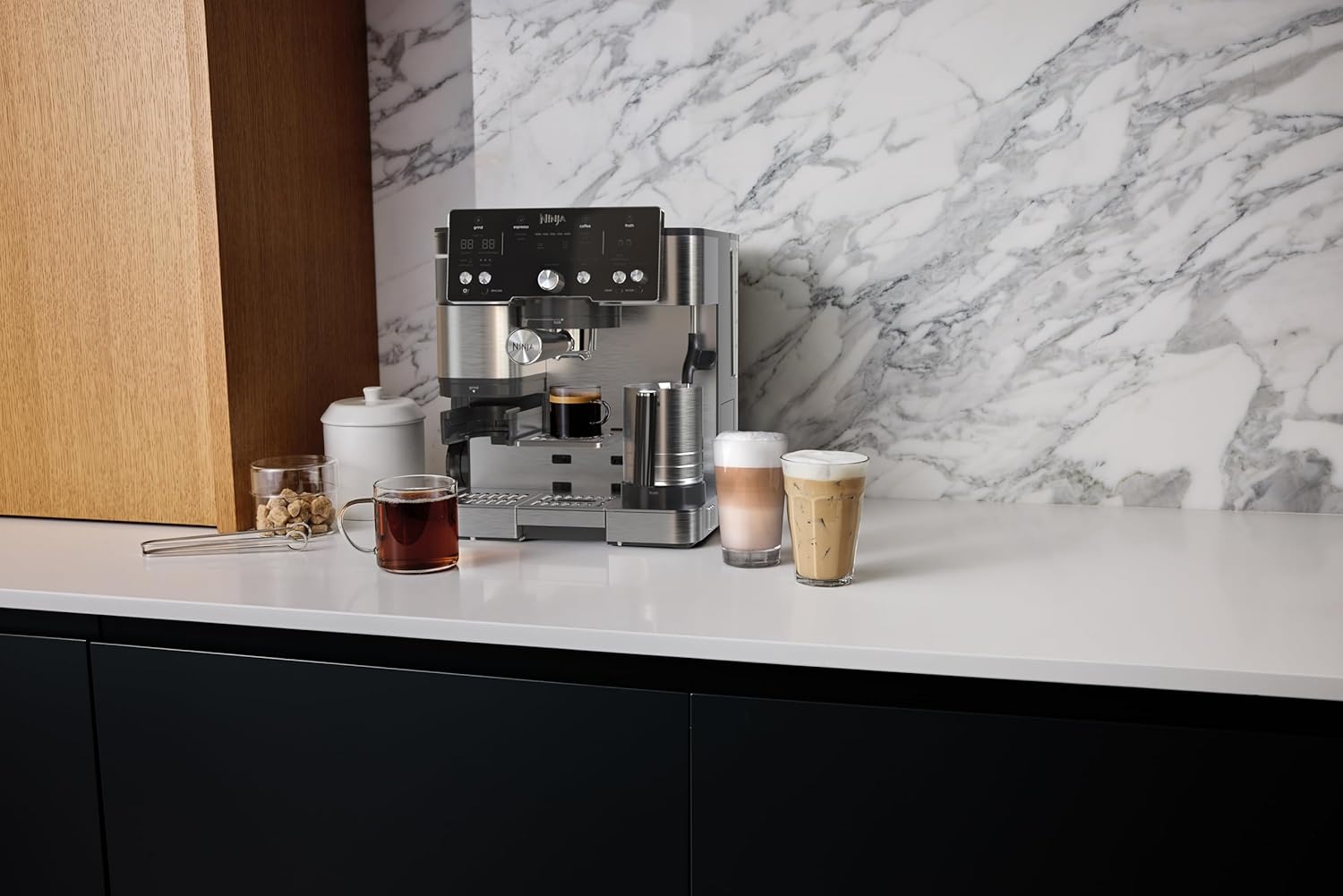 NINJA Machine à café Luxe Essential 2-en-1, Latte, Cappuccino et Espresso avec broyeur à grains et mousseur à lait intégrés, facile à utiliser, 2 préréglages mousse, argent, ES501EU