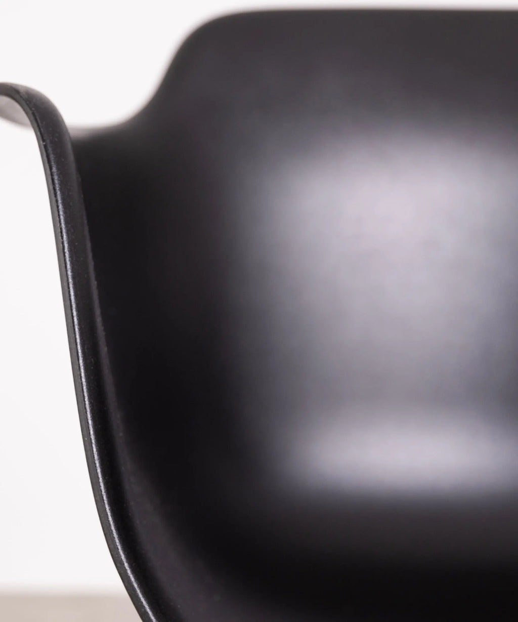 Silla de Polipropileno y Madera Elon Arms