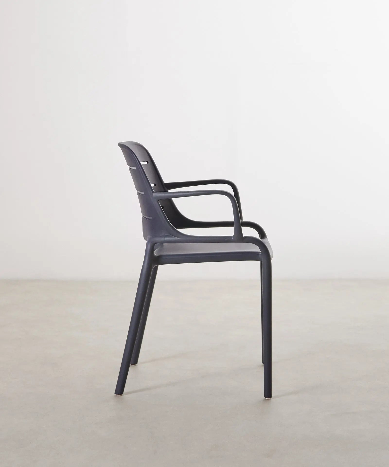 Silla de Polipropileno con Reposabrazos Mila