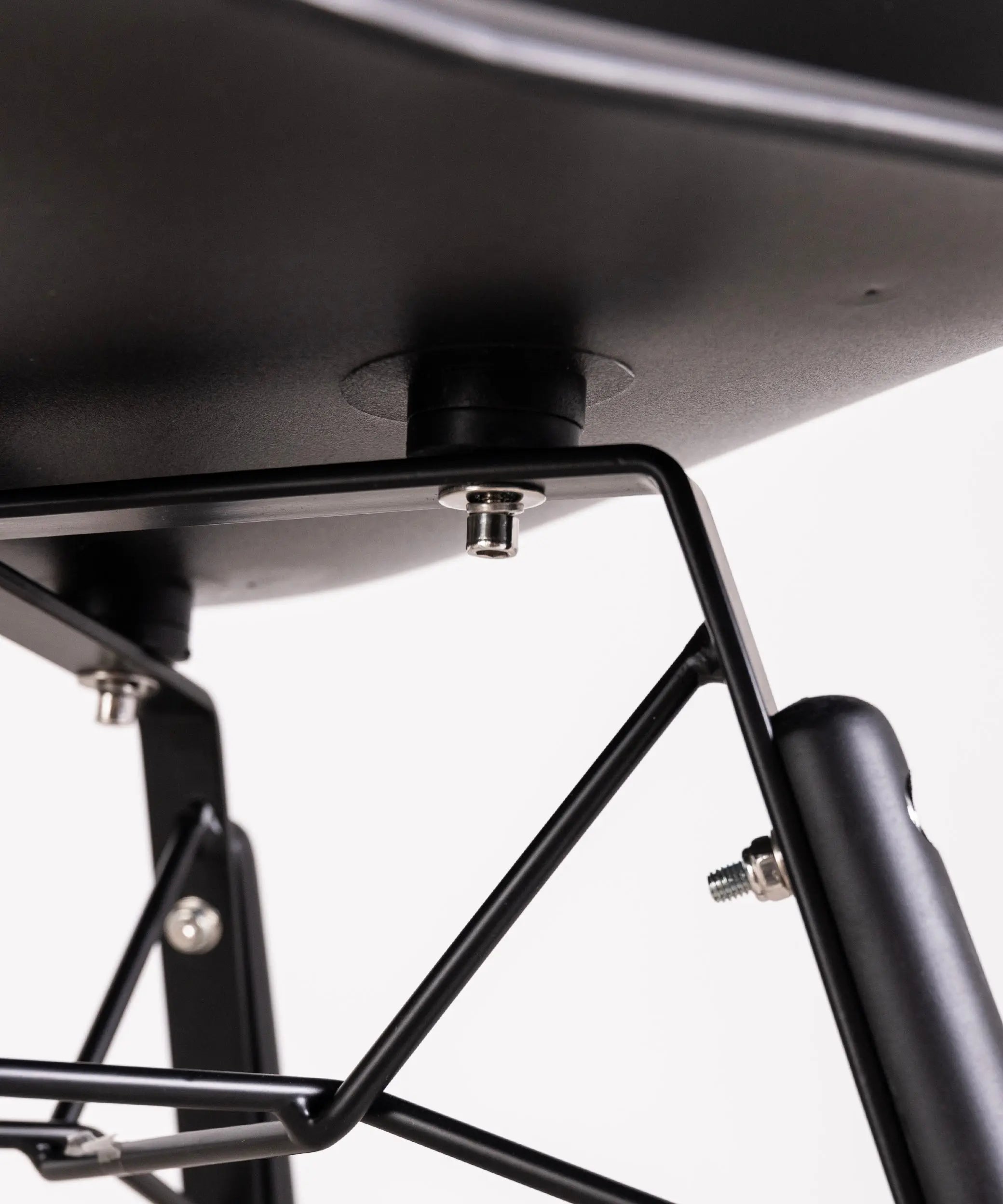 Silla de Polipropileno y Madera Elon Arms