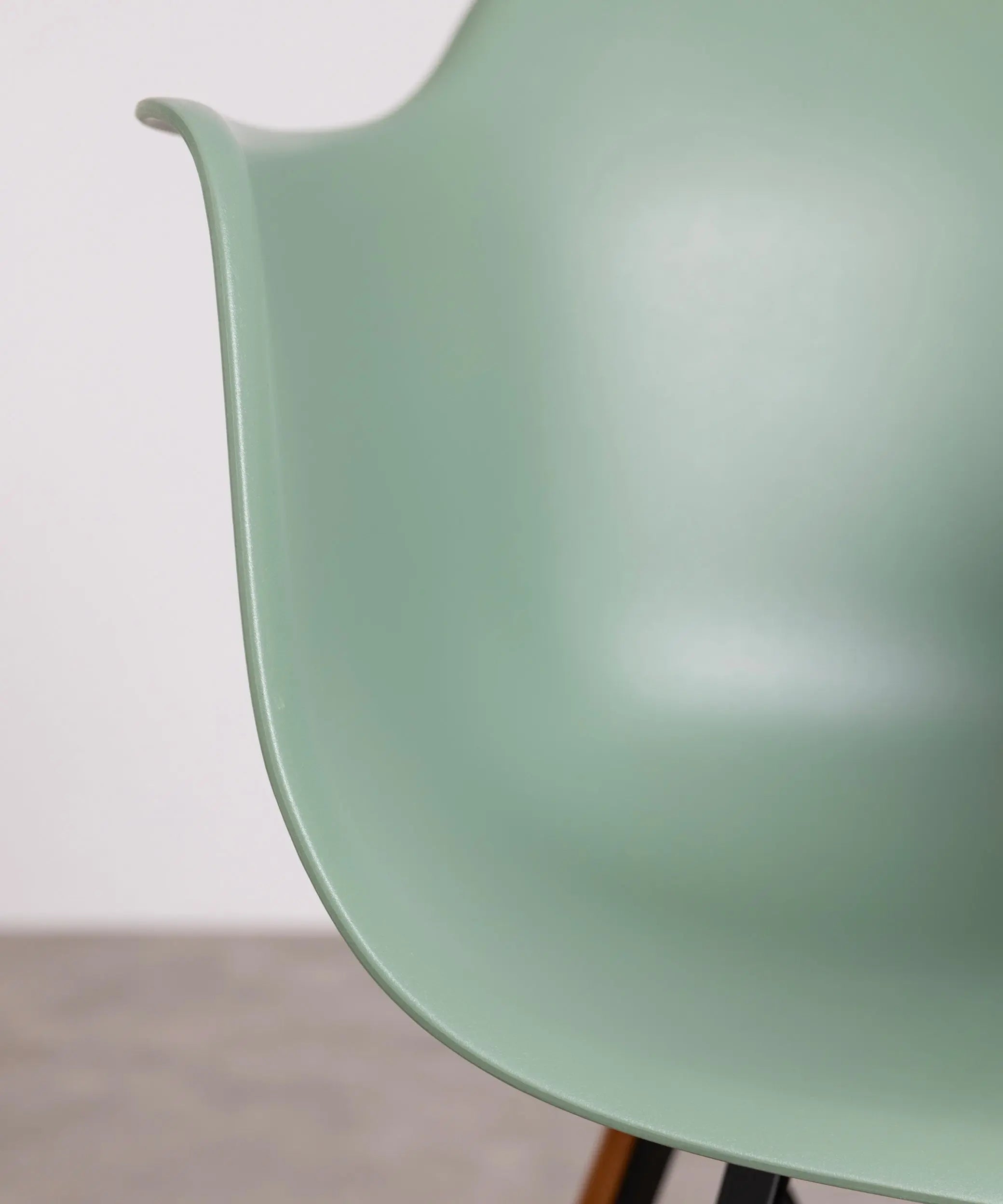 Silla de Polipropileno y Madera Elon Arms