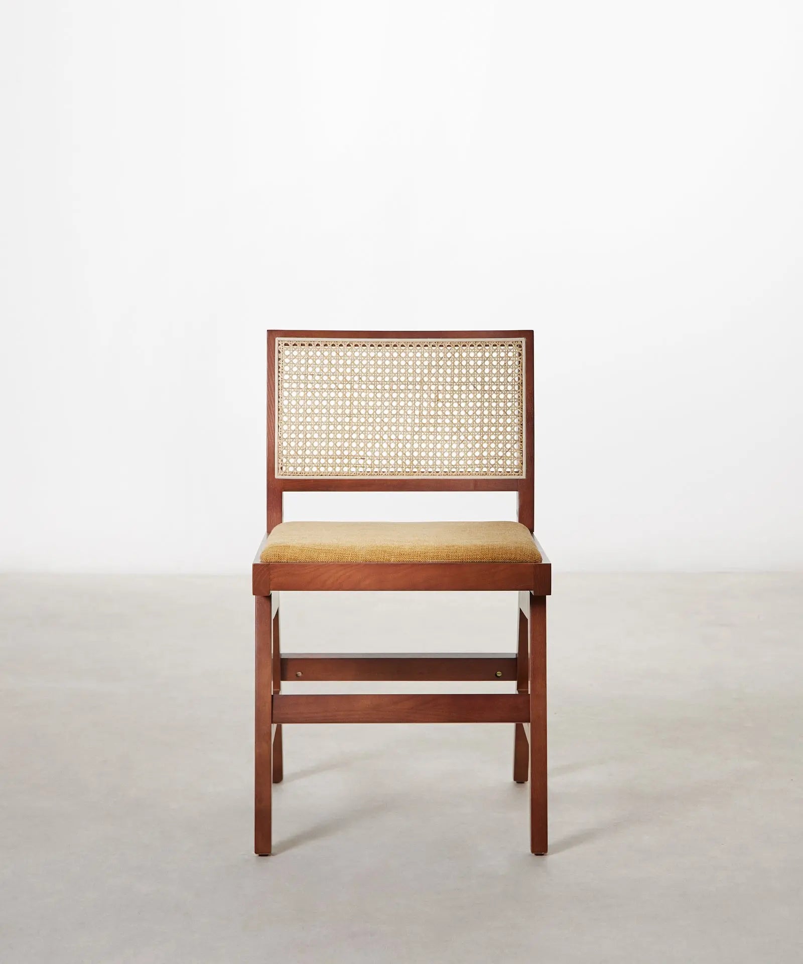 Silla de Comedor en Madera Tapizada Pauline
