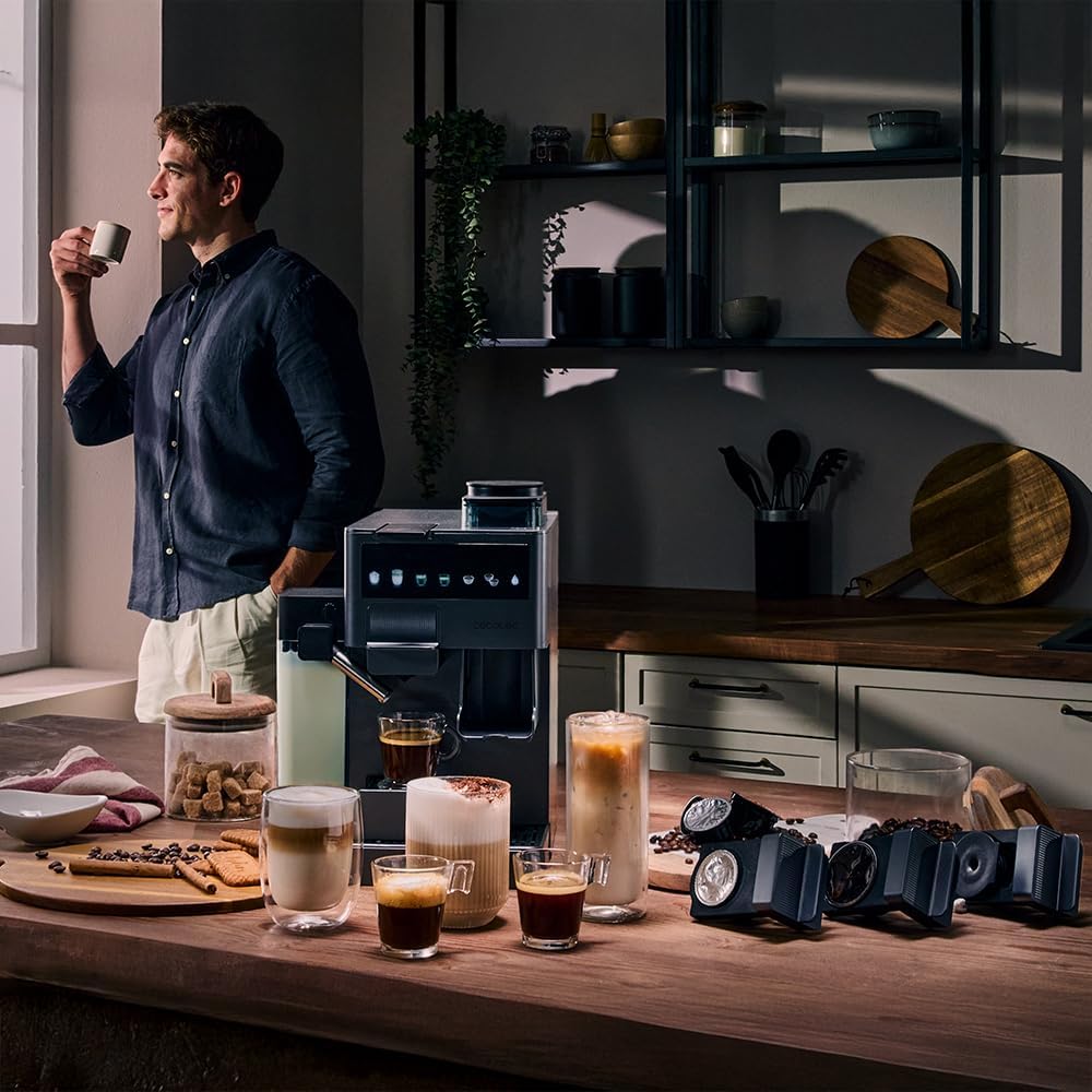 Cecotec Cafetière à Capsules Freestyle Grind & Latte. 1400W, 20 Bars, Multi-capsules, Café en Grains 40g, Moulin Conique, Réservoir d'Eau 1,6L, 300ml Lait, Thermoblock, Écran Tactile, Nettoyage Auto