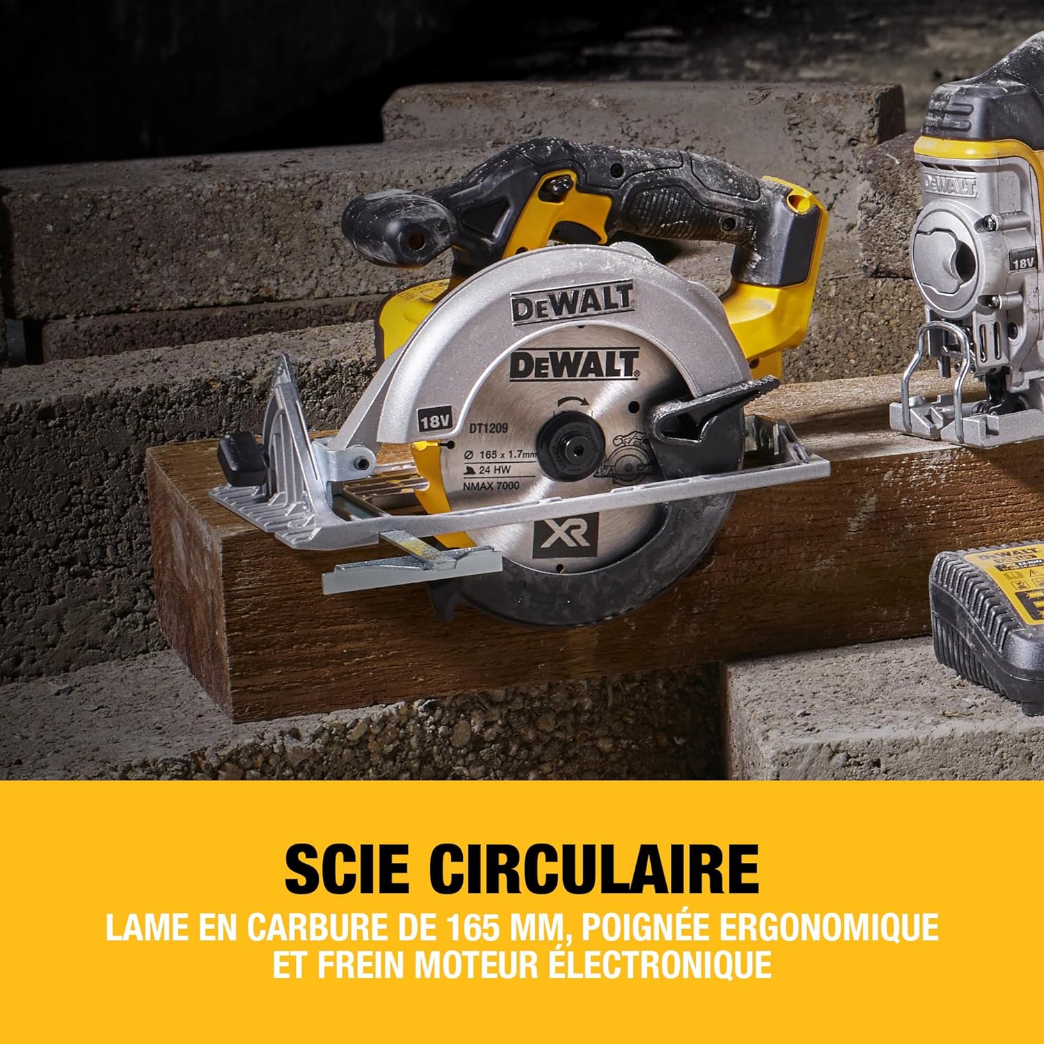 DEWALT - Pack 5 outils XR 18V, 1 perceuse-visseuse, 1 visseuse à chocs à 3 vitesses, 1 scie sauteuse, 1 scie circulaire, 1 lampe LED, 3 batteries 5Ah, 1 chargeur et 2 coffrets TSTAK, DCK551P3T-QW