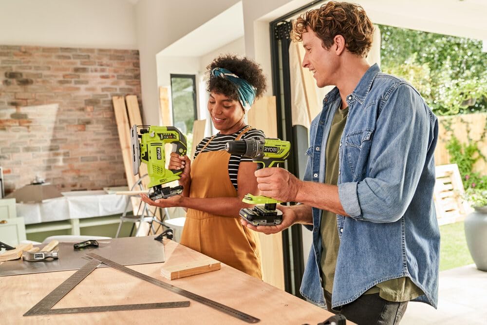 RYOBI - Kit 6 outils 18V ONE+ : Perceuse percussion, Scie sauteuse, Ponceuse triangulaire, outil multi-fonction, Scie circulaire, Aspirateur - batterie 1x4Ah, 1x2Ah, chargeur, sac - RCK186O-242SZL