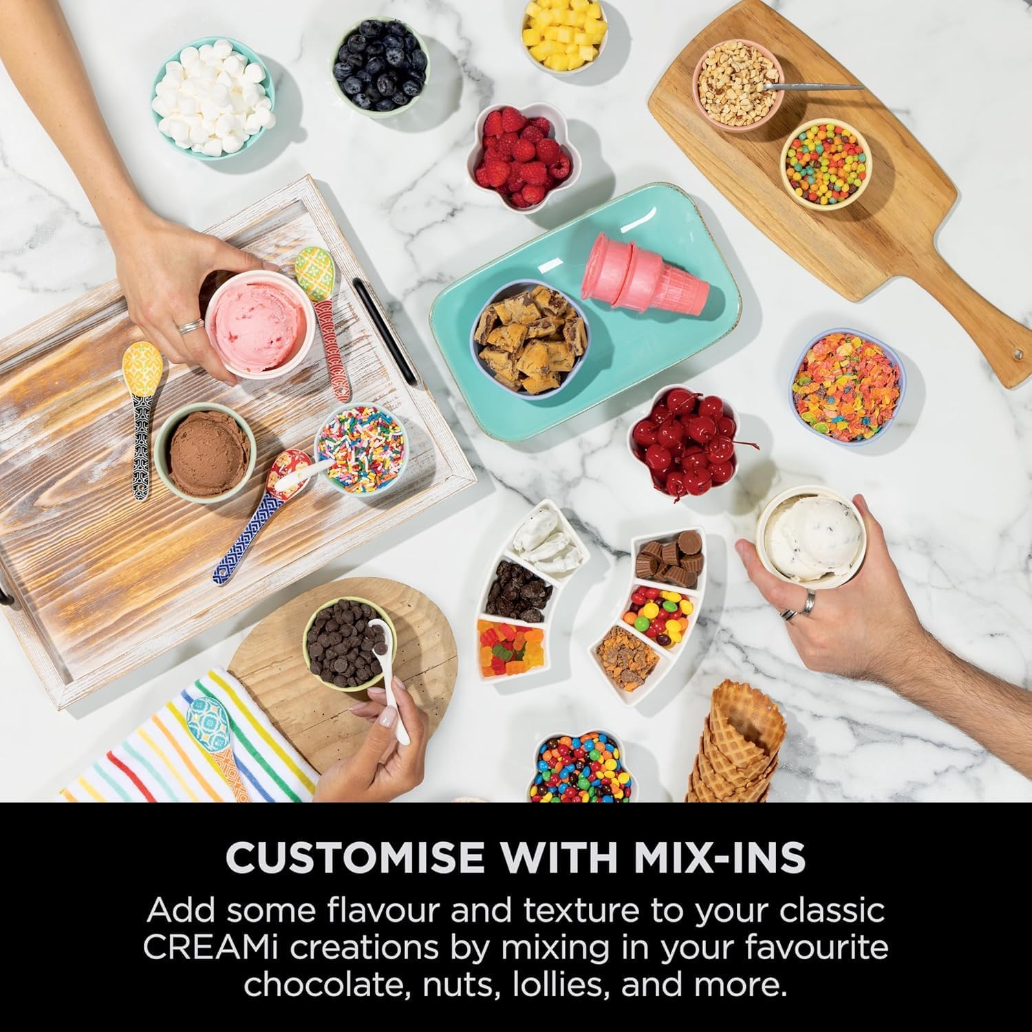 Ninja CREAMi NC701UK Swirl Machine à crème glacée avec 2 bacs 13 fonctions pour faire de la crème glacée, du gelato, du sorbet, des milkshakes et plus encore, option de mélange, argent platine