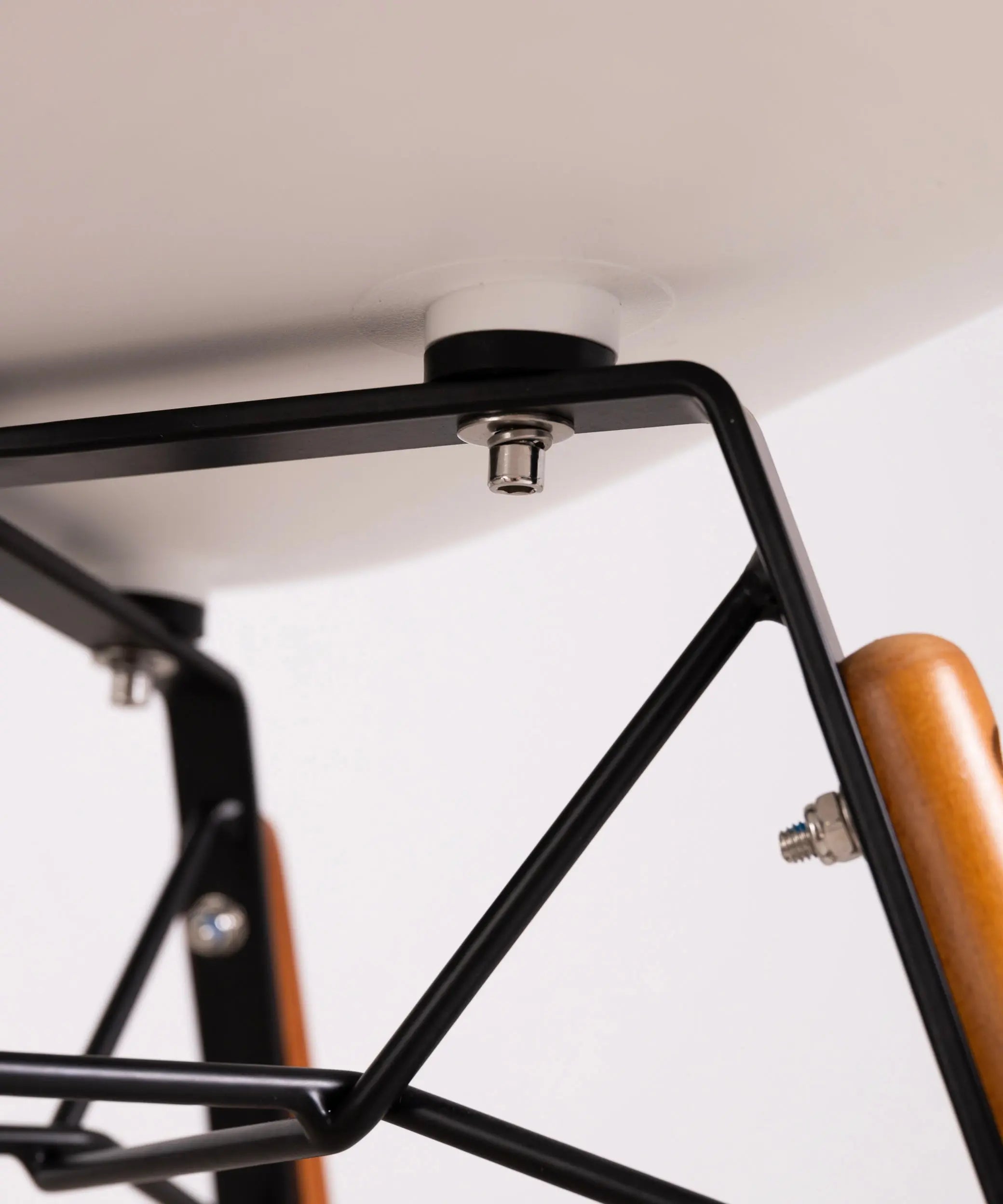 Silla de Polipropileno y Madera Elon Arms
