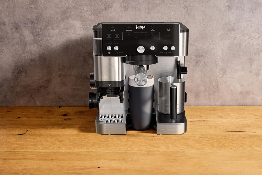 NINJA Machine à café Luxe Essential 2-en-1, Latte, Cappuccino et Espresso avec broyeur à grains et mousseur à lait intégrés, facile à utiliser, 2 préréglages mousse, argent, ES501EU