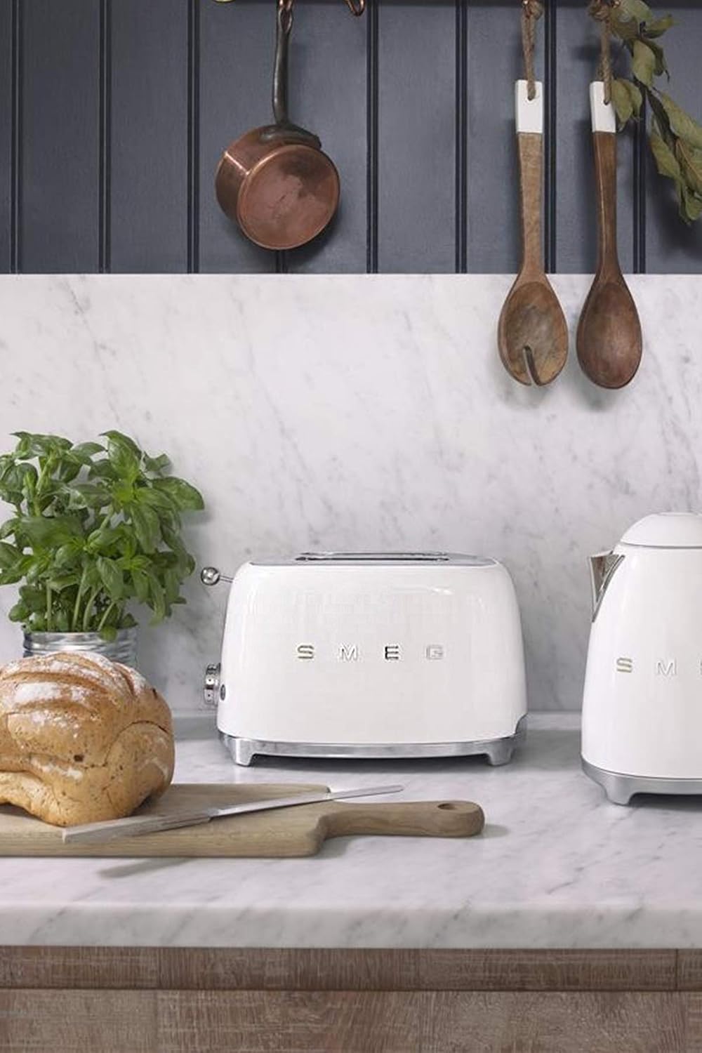 Smeg, Grille-pain 2 Tranches TSF01CREU, 2 Fentes 36 mm, 6 Niveaux de Brunissage, Fonction Chauffage, Décongélation et Bagel, Éjection Automatique du Pain, Ramasse Miettes, 950 W, Crème