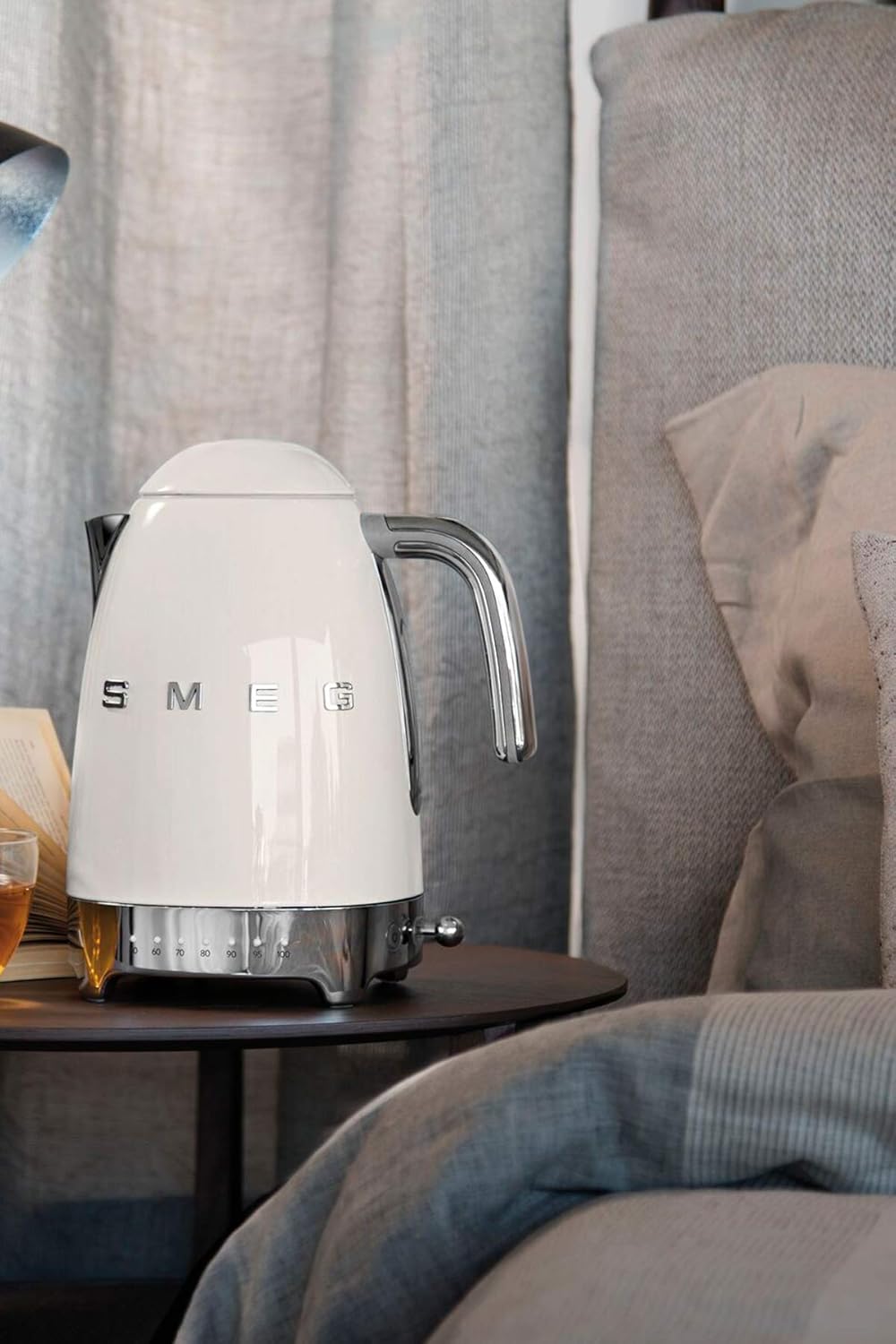 Smeg, Bouilloire à Température Variable KLF04CREU 1,7 L, Plusieurs Température, Filtre Anticalcaire Lavable, Arrêt Automatique de Sécurité, Indicateur de Niveau d'Eau, Enrouleur de Câble, 2400W, Crème