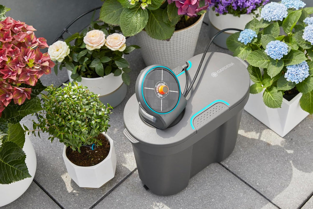 Gardena Aquabloom Solution d'arrosage Automatique Solaire avec réserve d'eau: jusqu'à 20 Plantes pour terrasse ou Balcon, arrosage Goutte à Goutte, 14 programmes d'arrosage (13301-20)