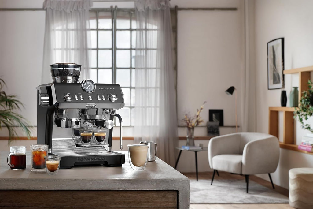 De'Longhi La Specialista Opera EC9555.BK, Machine à café Espresso avec Moulin à Café Intégré, Fonction d'infusion froide, Comprend un bâton de vapeur pour mousser le lait, Comprend des accessoires