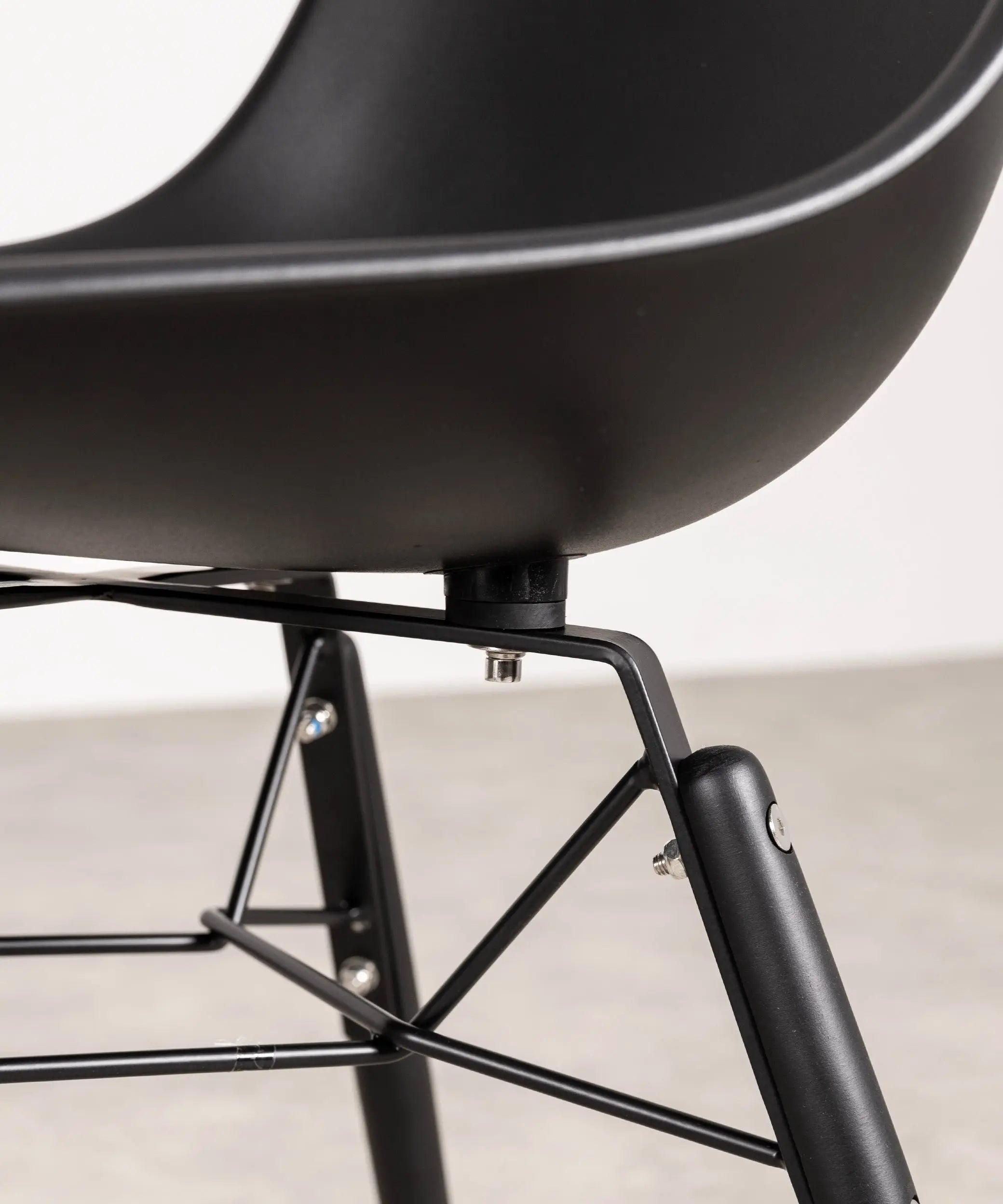 Silla de Polipropileno y Madera Elon