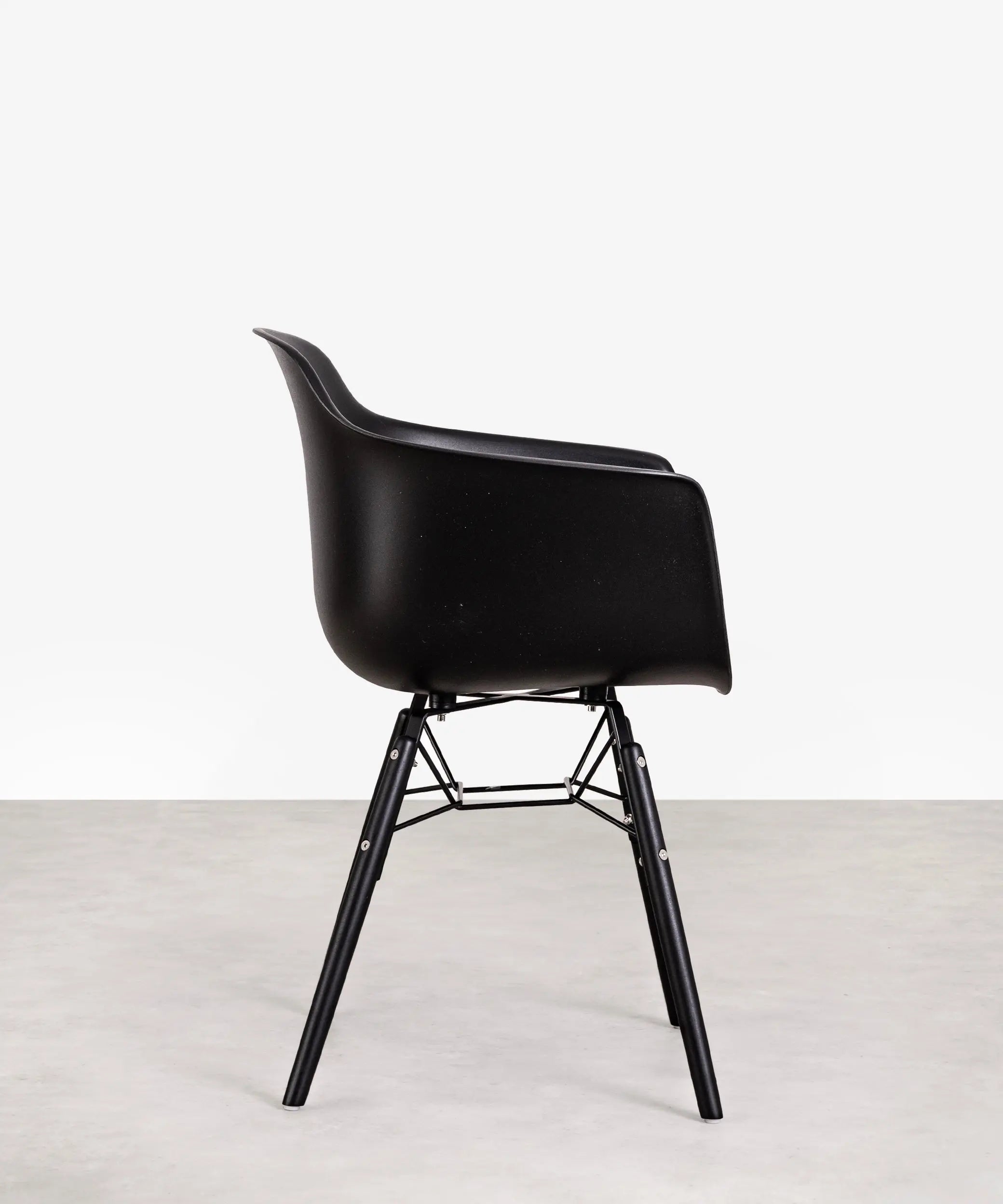 Silla de Polipropileno y Madera Elon Arms