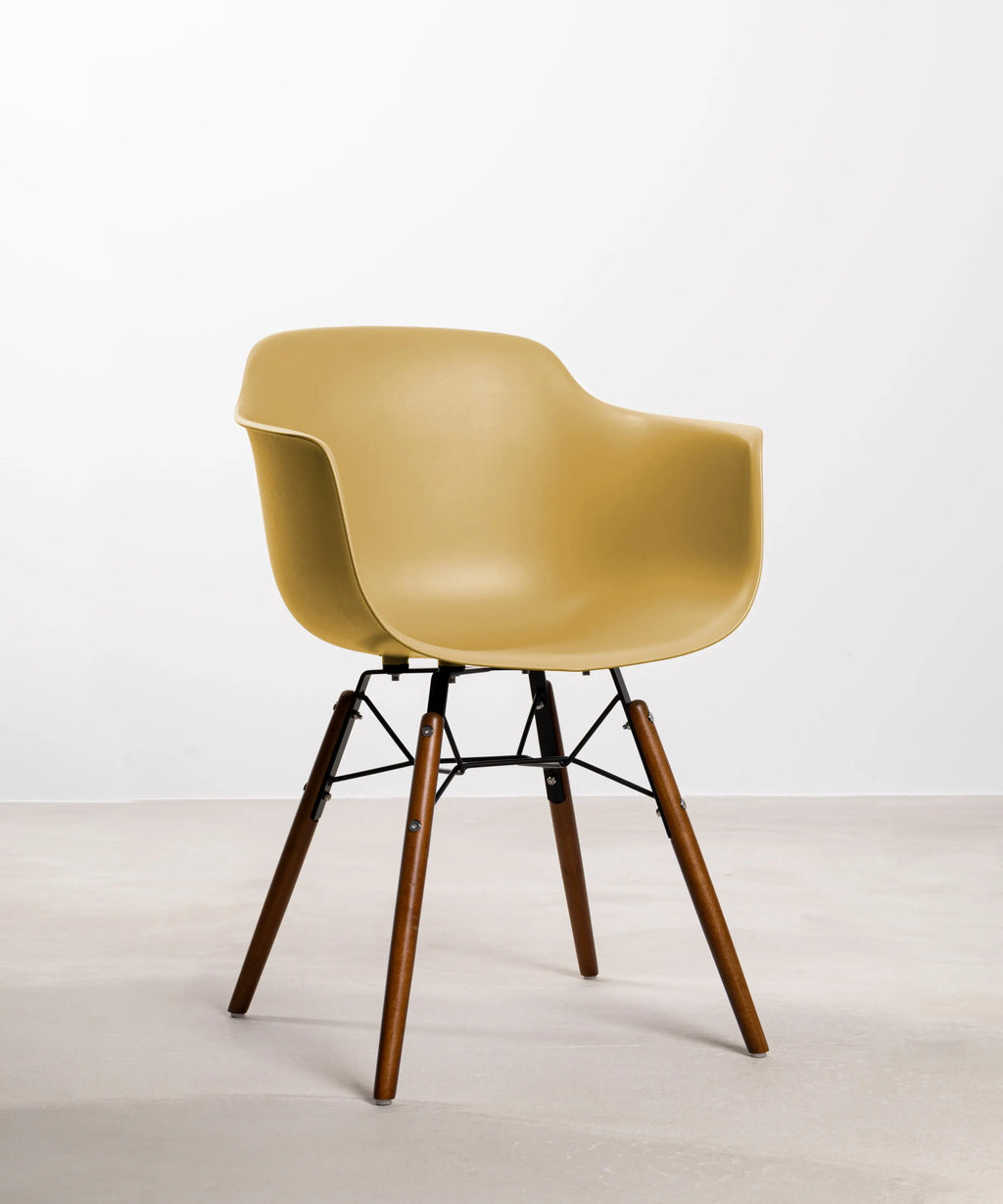 Silla de Polipropileno y Madera Elon Arms